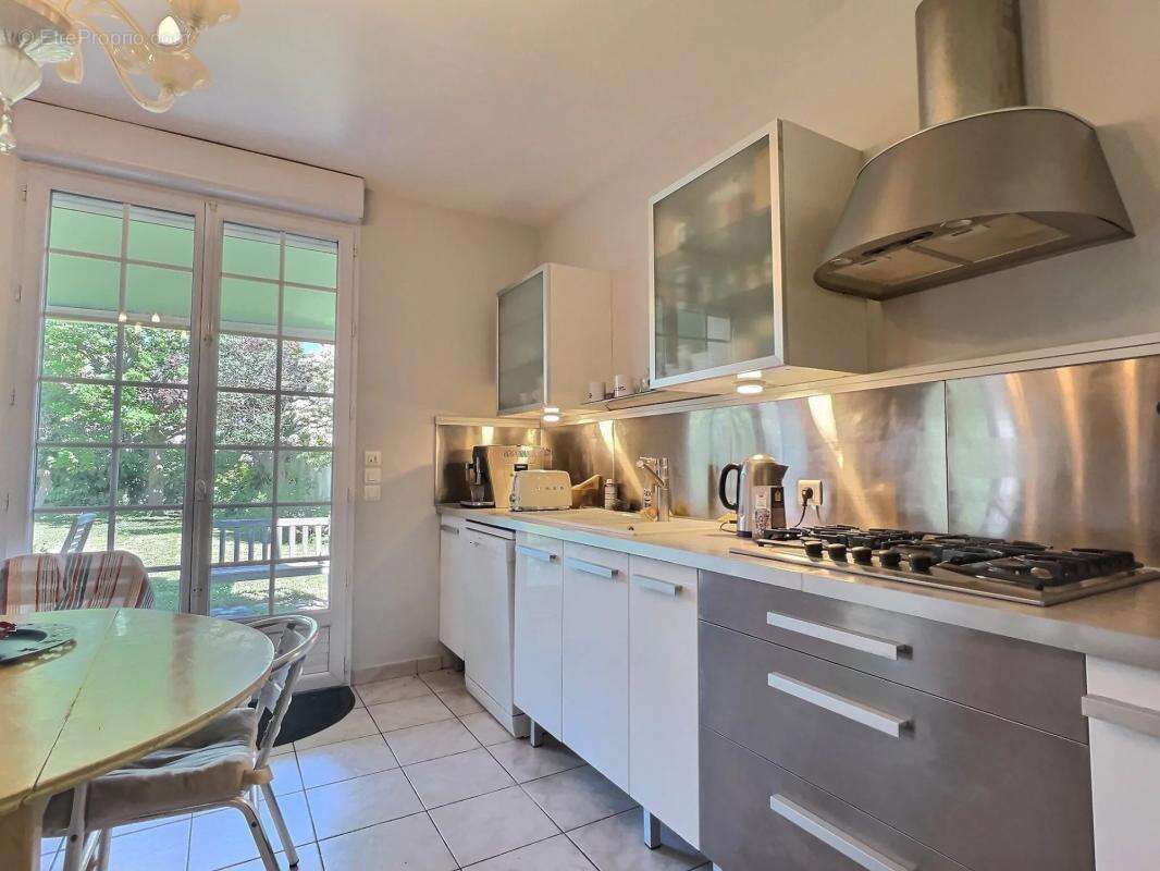 Maison à SAINT-MAUR-DES-FOSSES