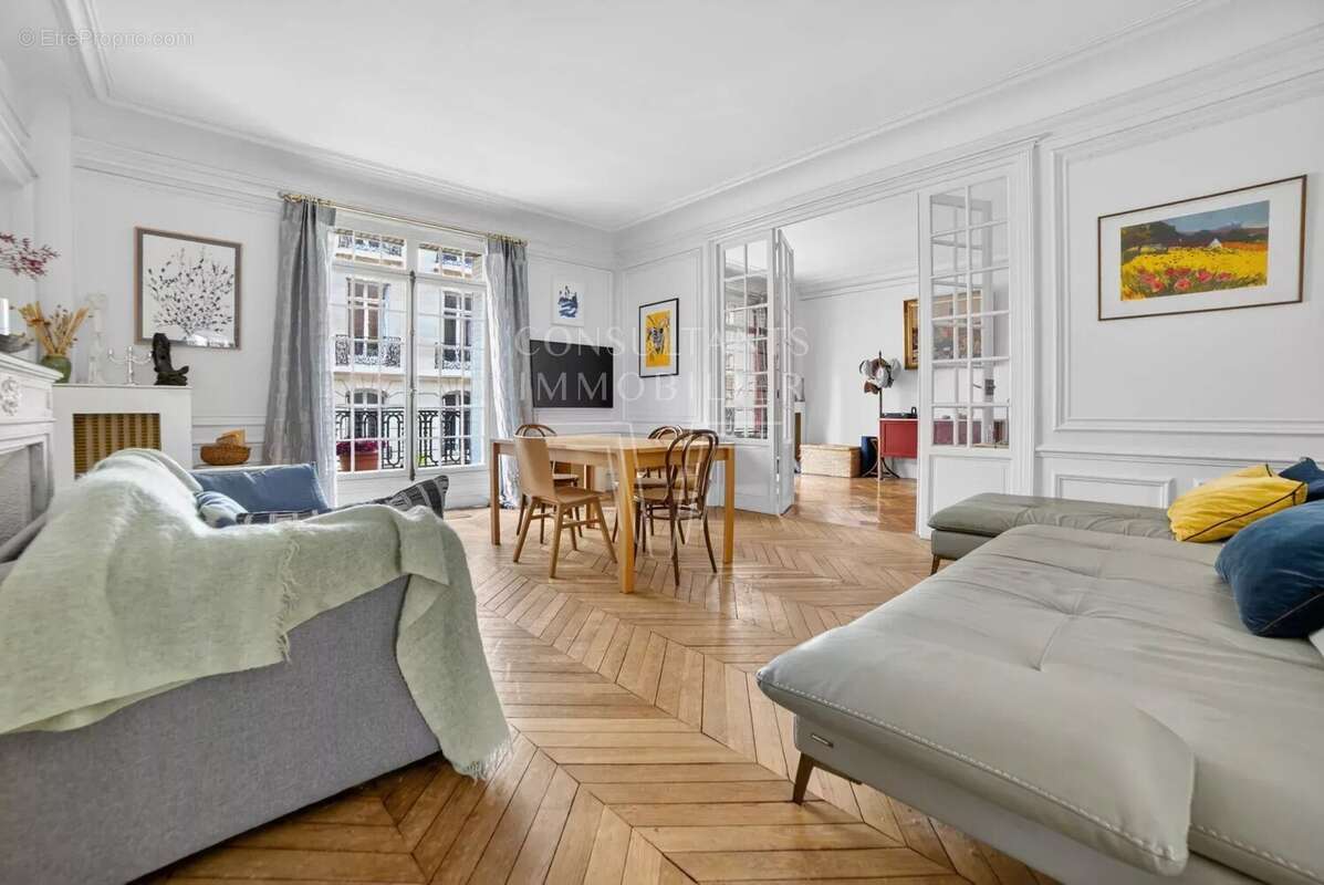 Appartement à PARIS-17E