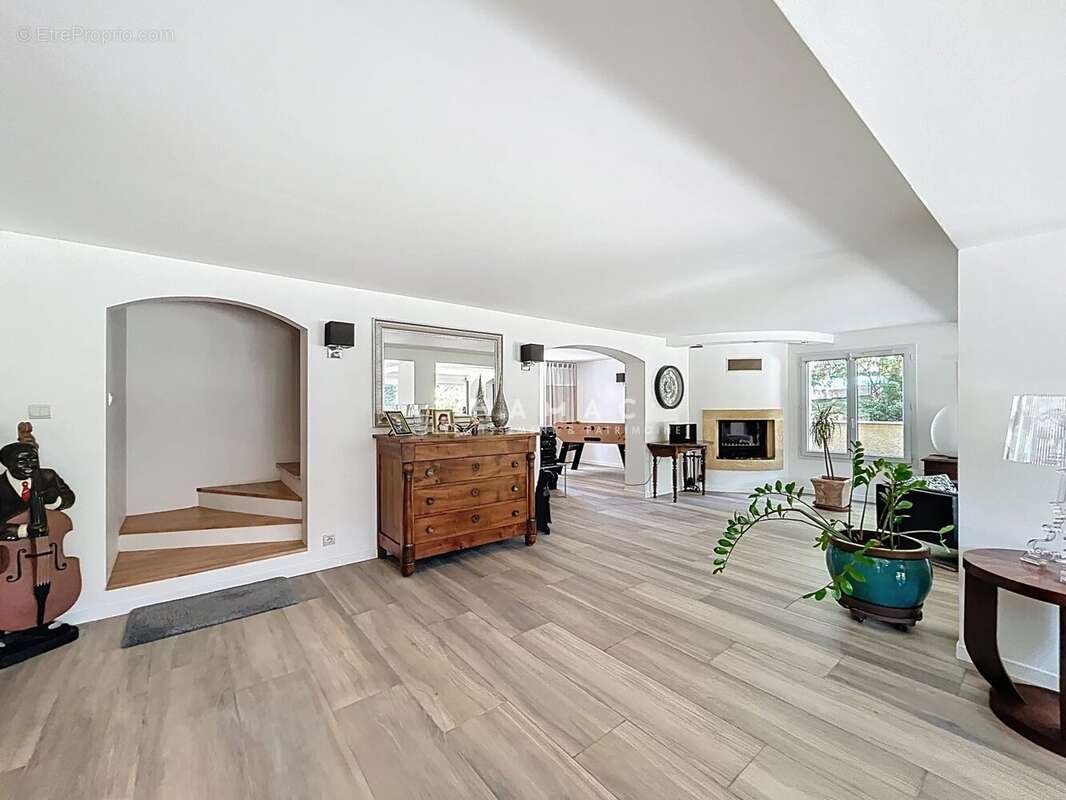 Maison à LA TOUR-DE-SALVAGNY