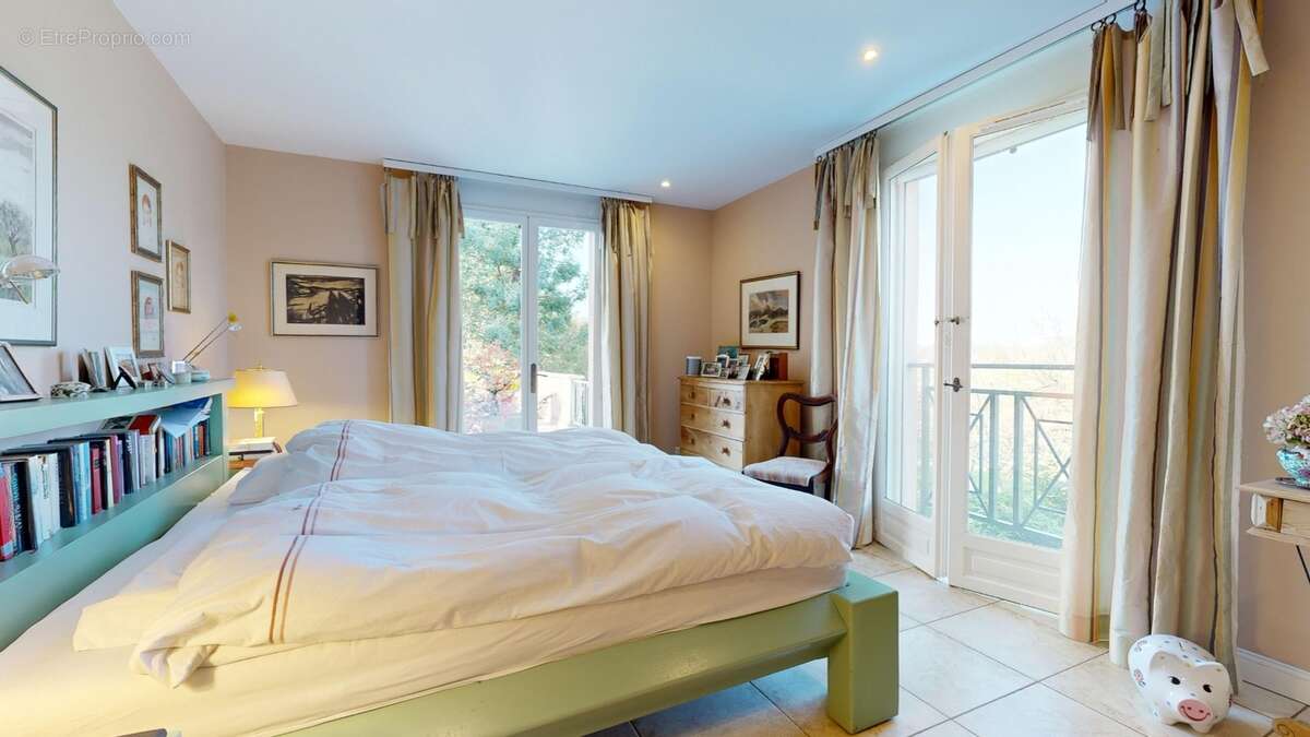 Grande-maison-secteur-calme--11192024_154541.jpg - Maison à SAINT-GERMAIN-DE-BELVES