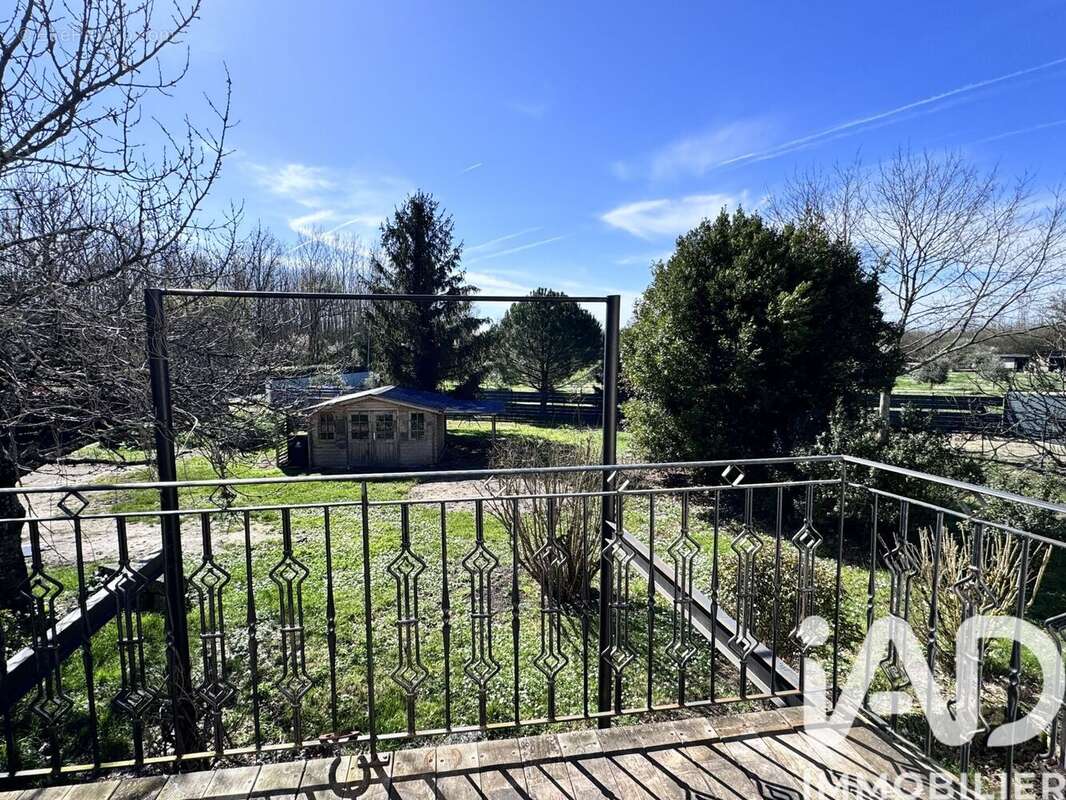 Maison 178 m² à La Riviere  - photo 2