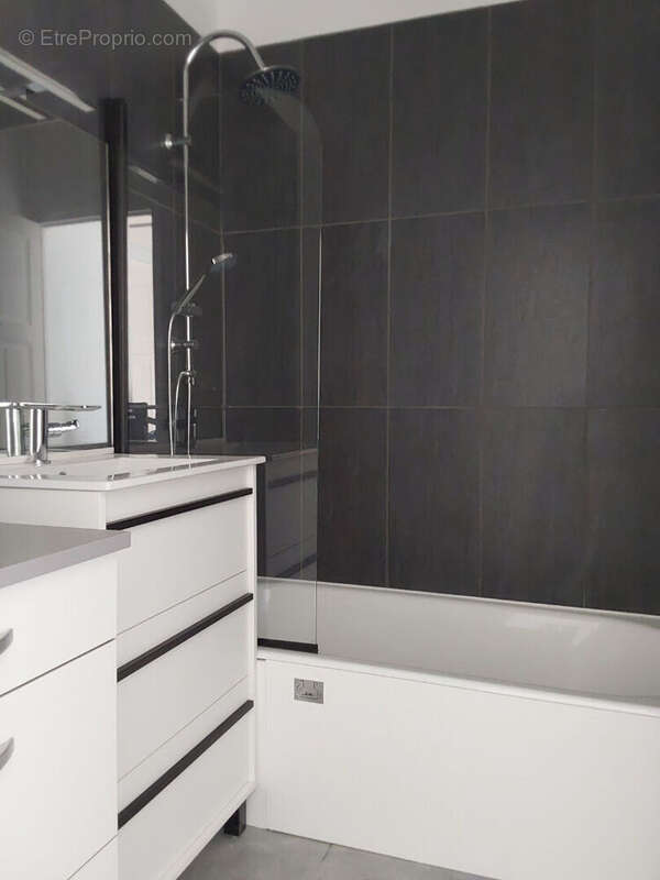 Appartement à DONVILLE-LES-BAINS