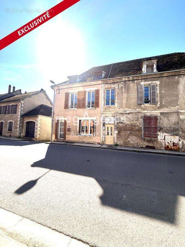 Appartement à COURSON-LES-CARRIERES