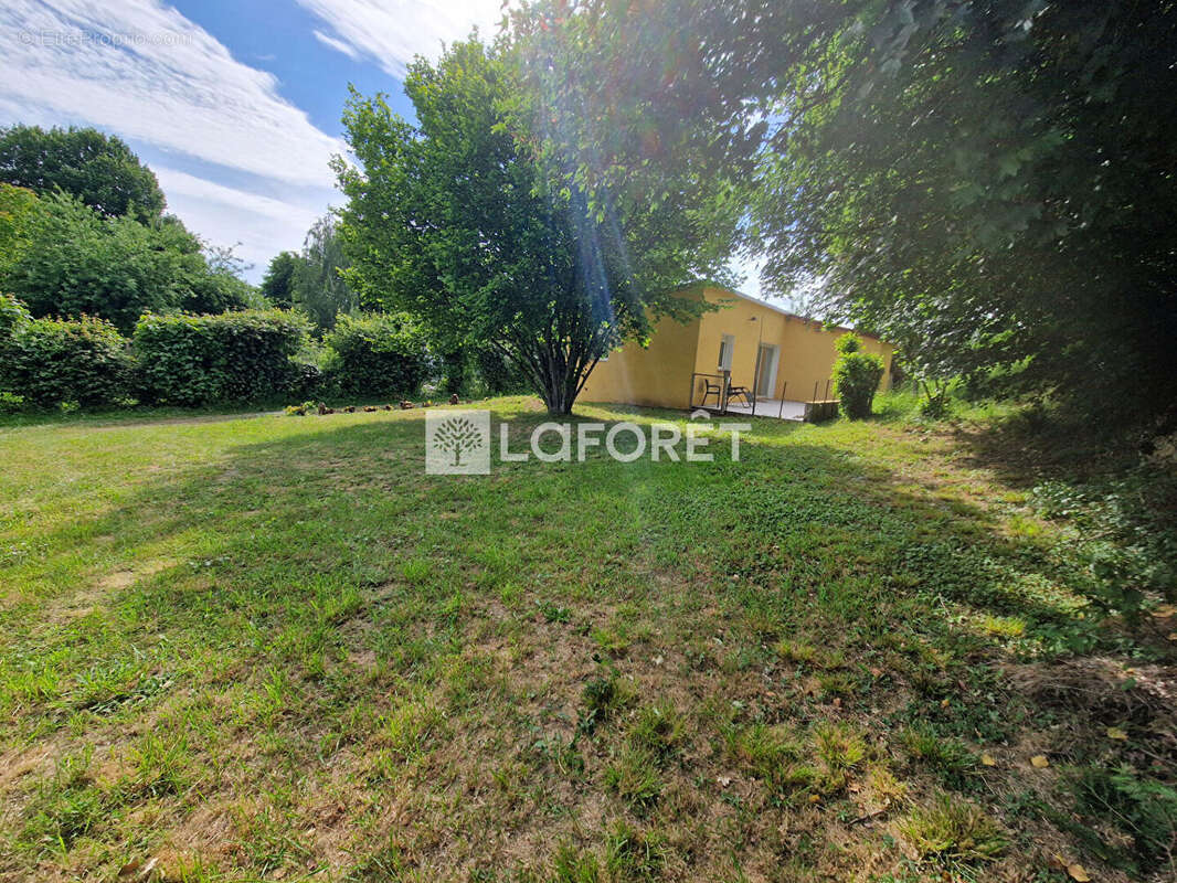 Maison à ESSERTENNE-ET-CECEY