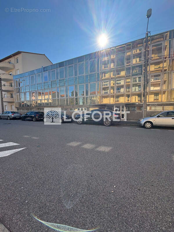 Local d'activité 150 m² avec parkings - Roanne centre-ville - Idéal investisseur - photo 2