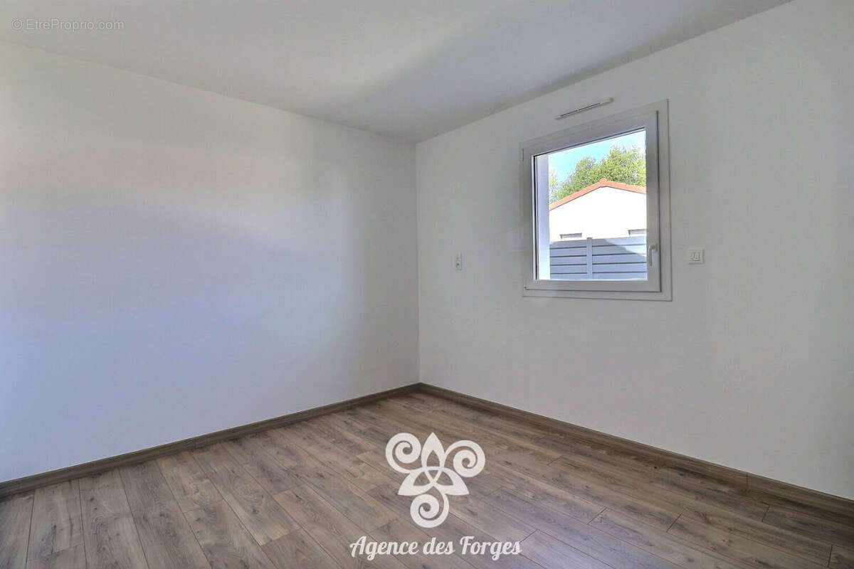 Maison à SAINT-MACAIRE-EN-MAUGES