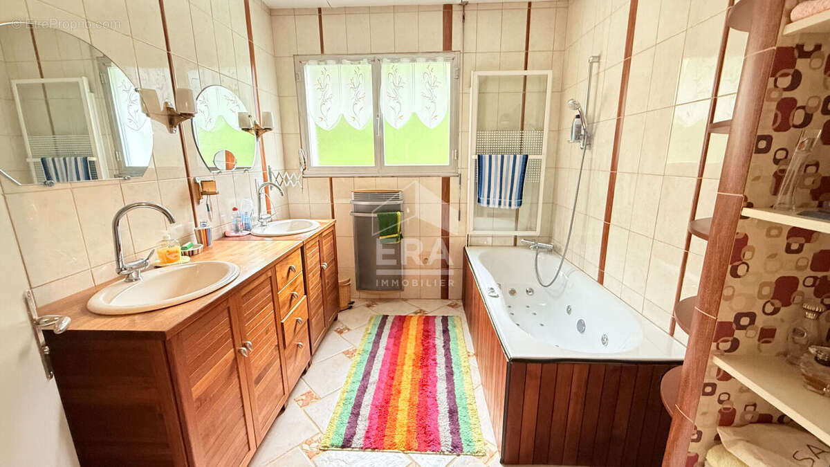 Maison à SAINT-BERTHEVIN