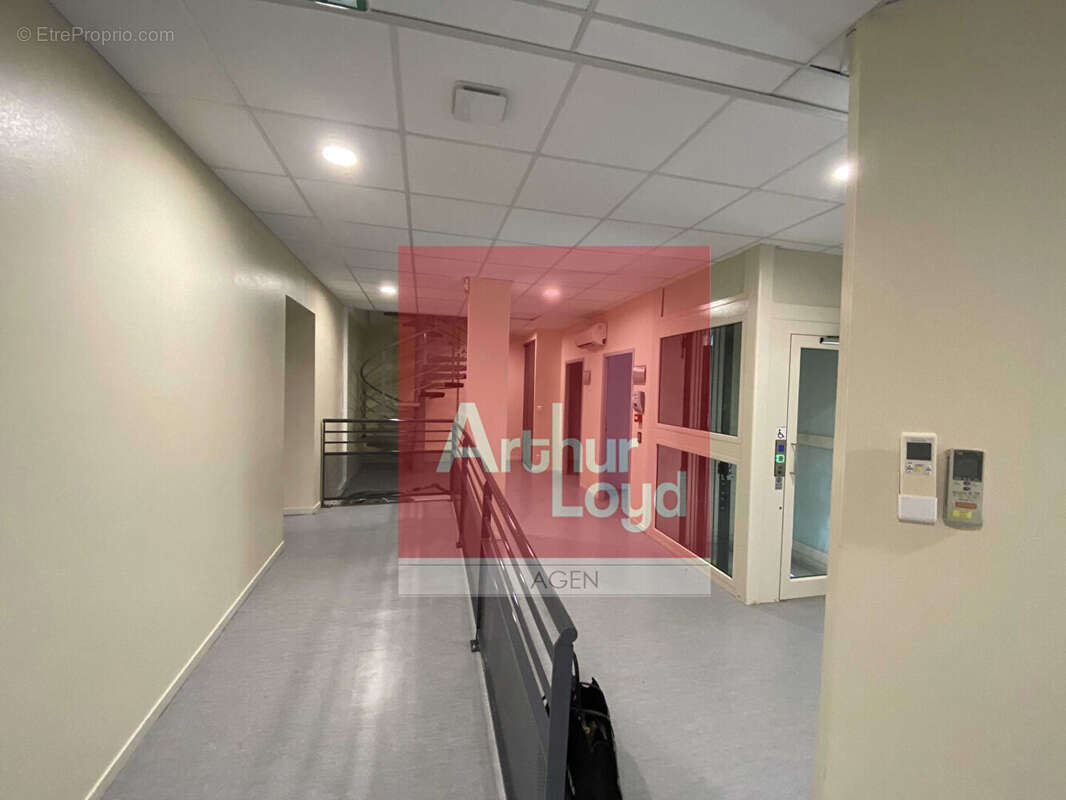 Commerce 330 m² à Sainte-Livrade-Sur-Lot  - photo 3