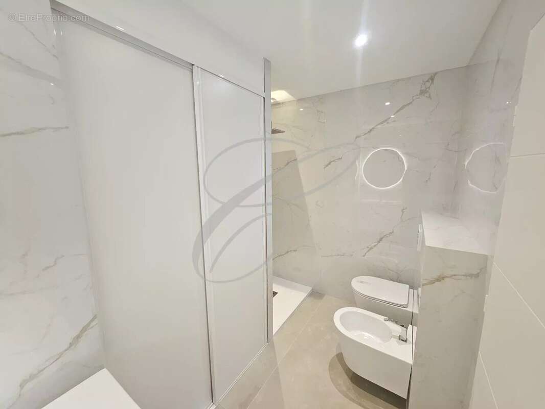 Appartement à ROQUEBRUNE-CAP-MARTIN