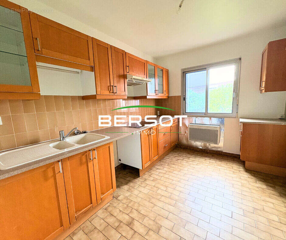 Appartement 2 pièces de 52m² Lumineux avec balcon, cave et stationnement en sous sol - photo 2