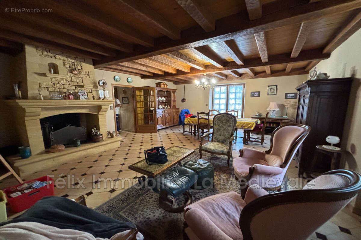 Maison à CARSAC-AILLAC