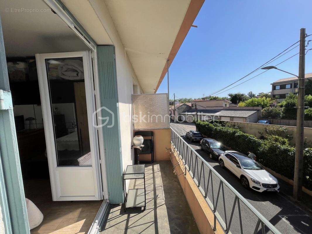 Rare ! superbe T2 traversant avec garage fermé privé, cave et deux balcons - photo 10