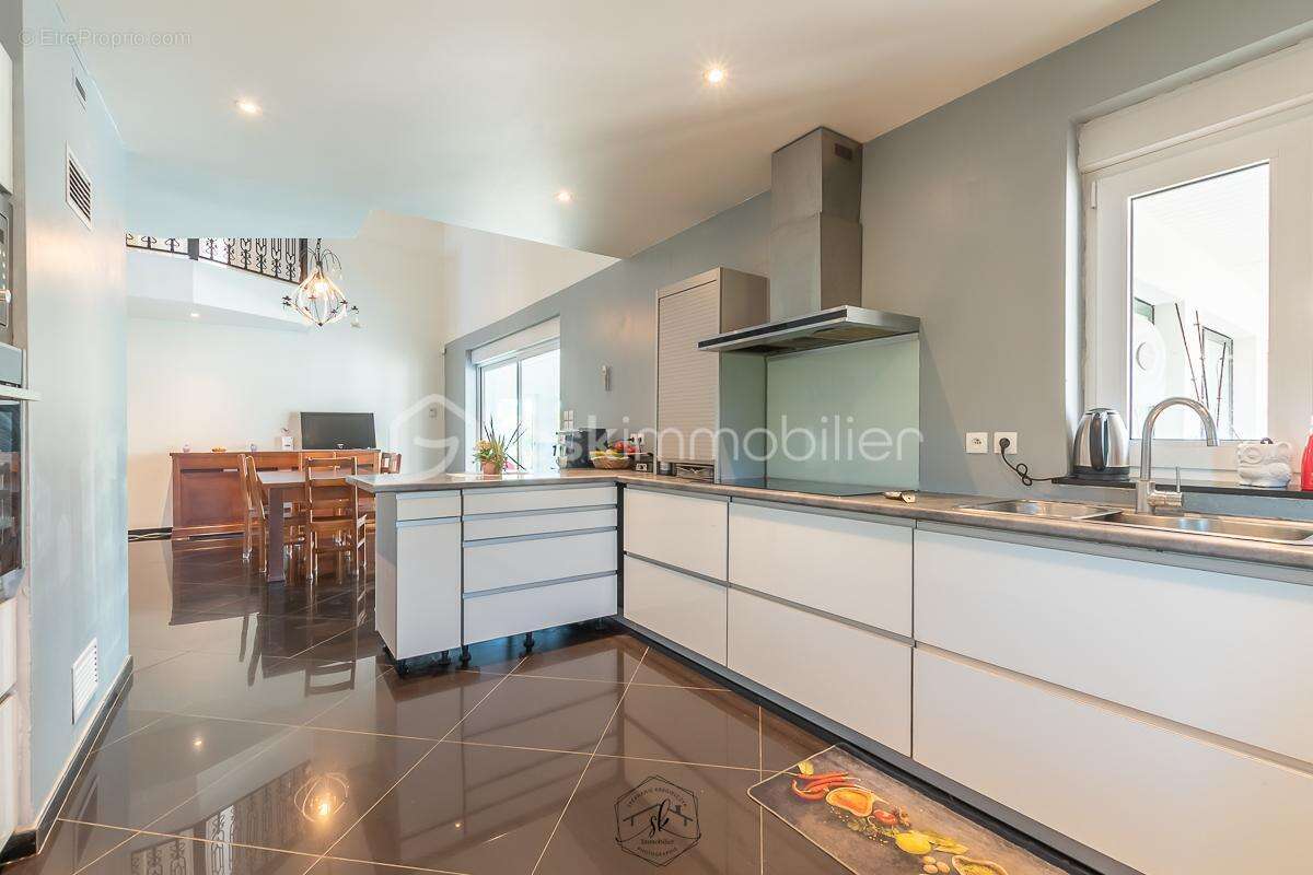 Propriété d’exception avec piscine intérieure – Prestations haut de gamme - photo 5