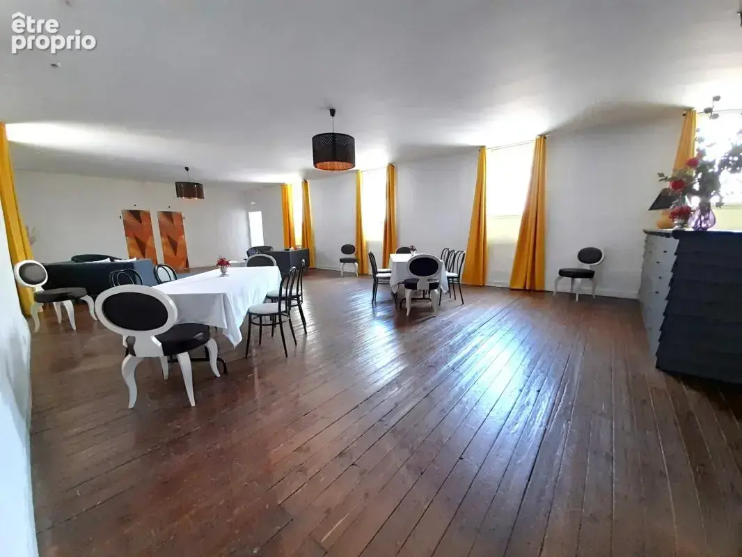 Immeuble actuellement Hotel/Restaurant rénové - photo 3