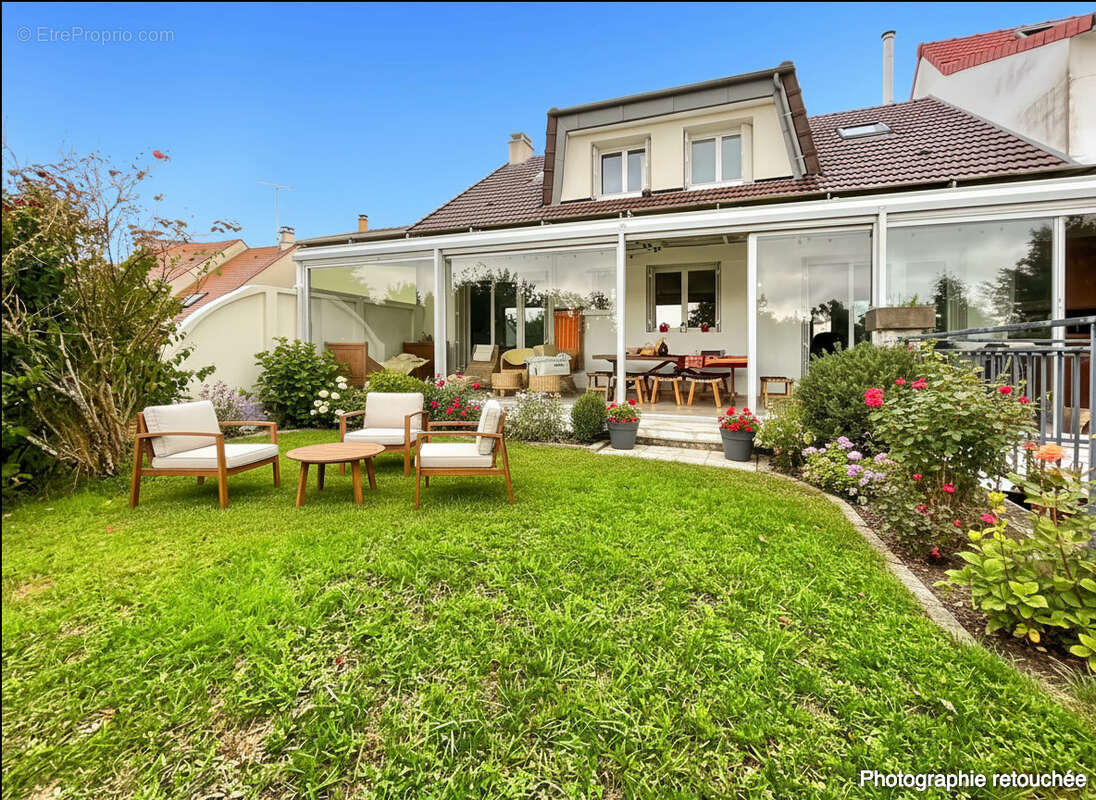 Maison à VERRIERES-LE-BUISSON