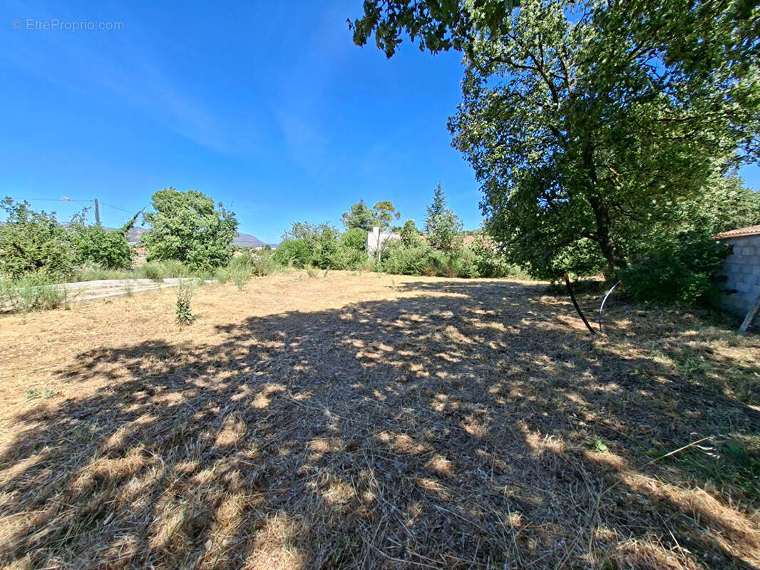 Terrain à vendre de 772 m² à Peyrolles en Provence - Réf. 714 - photo 2