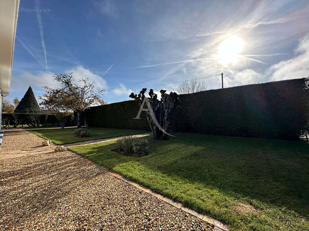 Maison à CHATEAUNEUF-EN-THYMERAIS