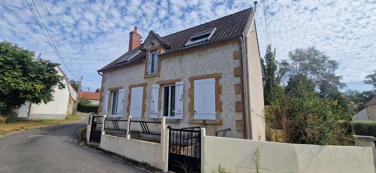 Maison 216 m² à Le Chatelet  - photo 6