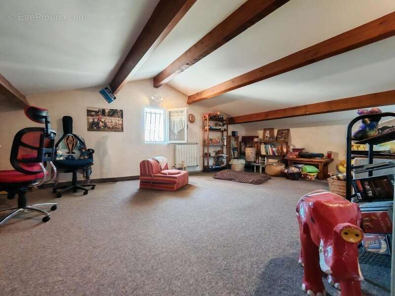 Maison à FONTVIEILLE