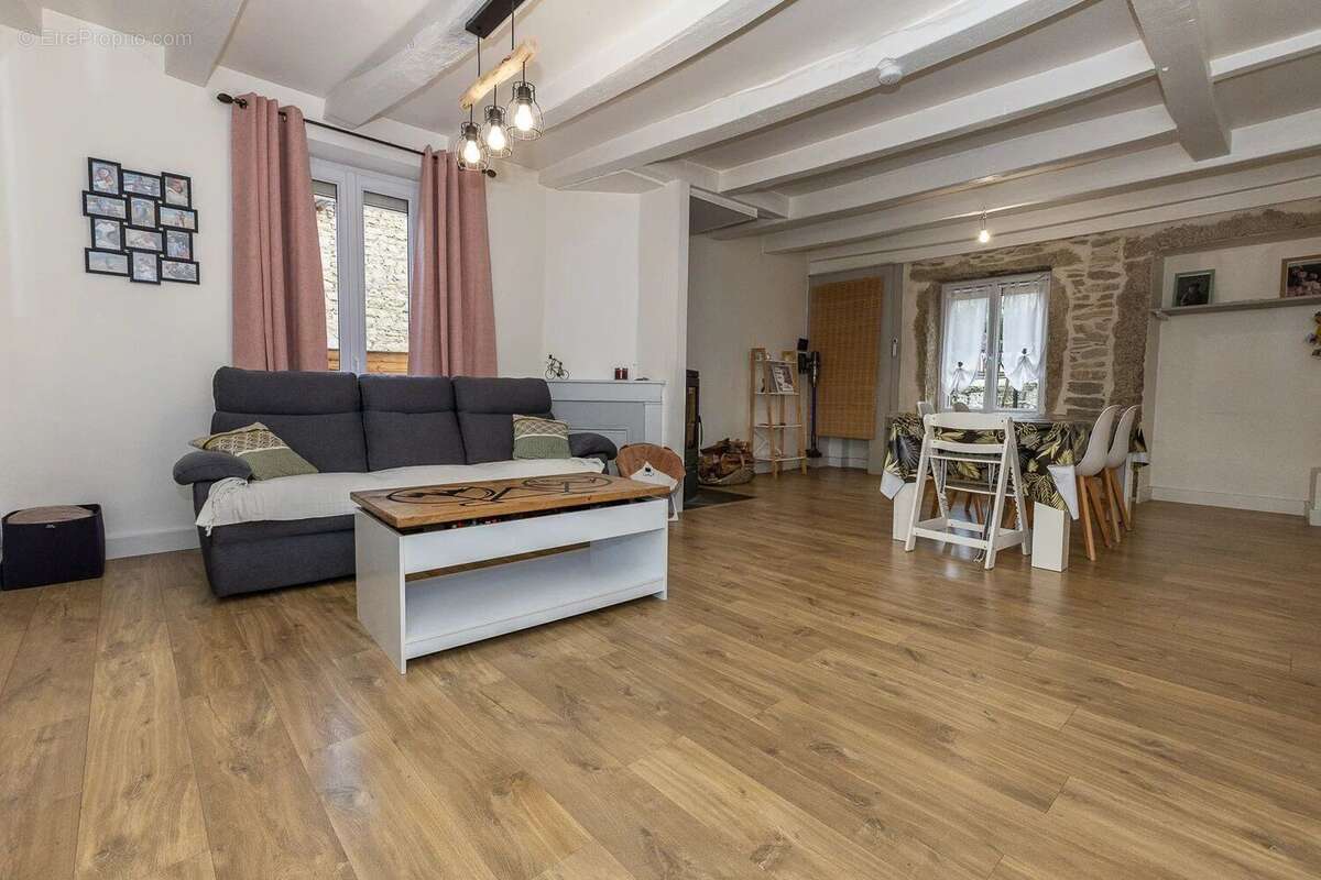 Maison à BOUVESSE-QUIRIEU