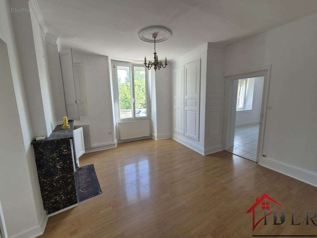 Maison à ROCHES-SUR-MARNE