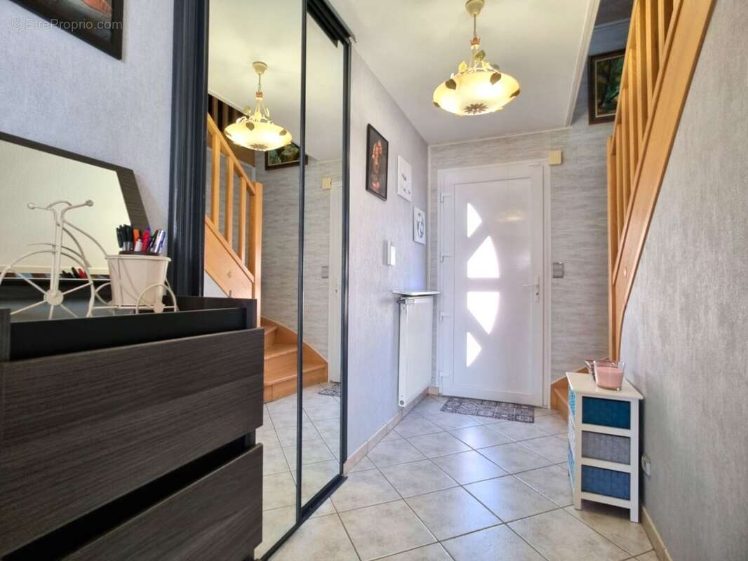 Maison 101 m² à Gennes  - photo 5