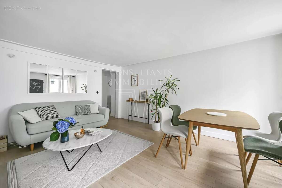 Appartement à PARIS-7E