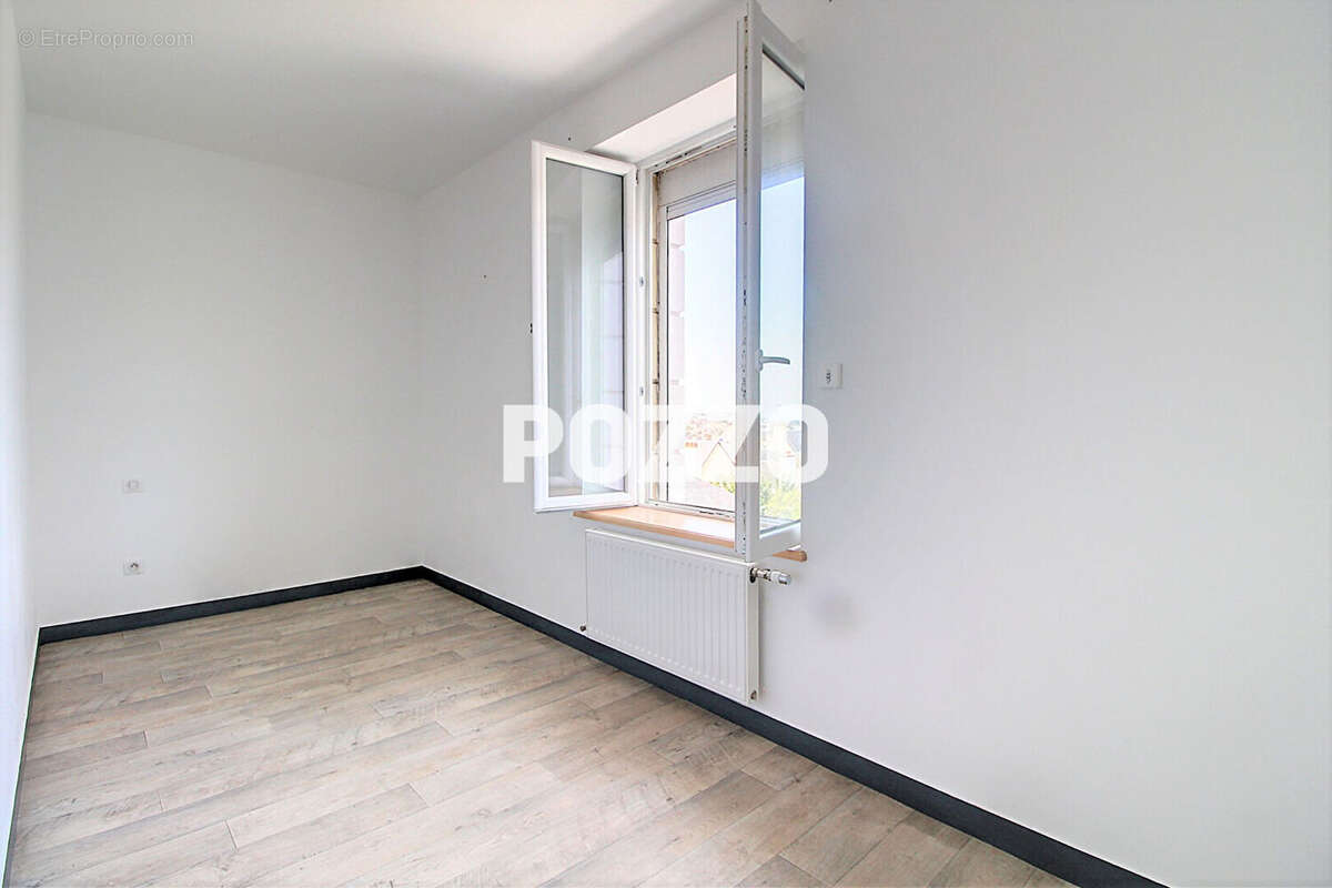 Appartement à DONVILLE-LES-BAINS