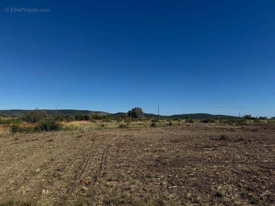 Terrain à POUSSAN