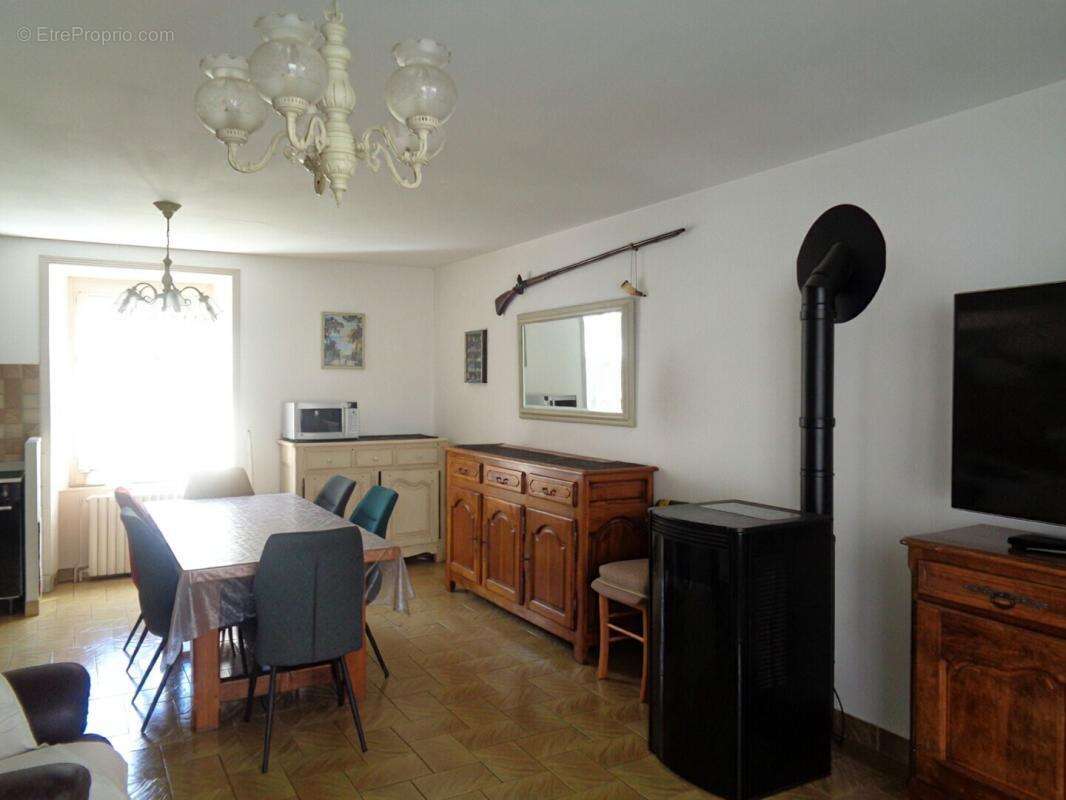 Saint Bonnet Laval(48), maison de 200 m2, 6 chambres avec 1866 m2 de terrain - photo 2
