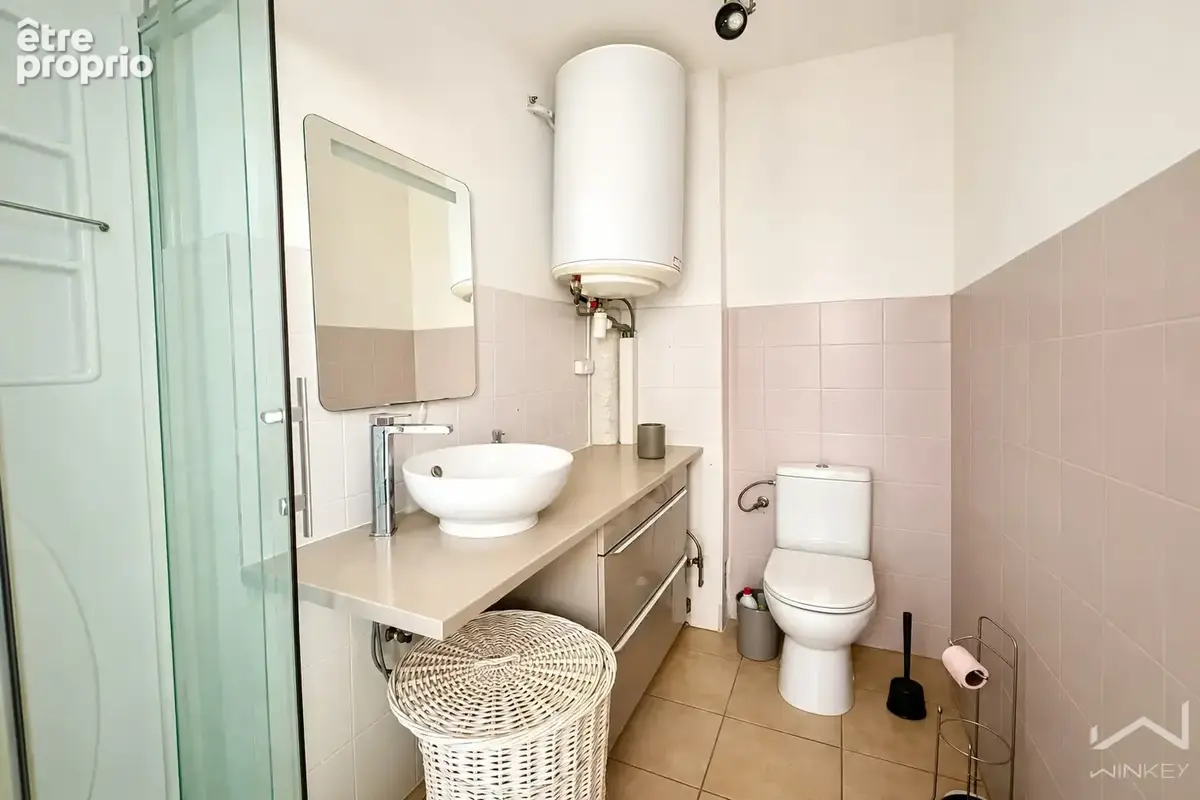Studio lumineux - dernier étage vue dégagée château de Cagnes - photo 4