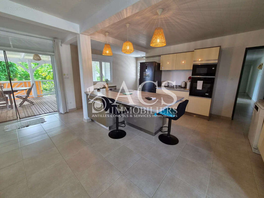 Maison F4 + F5 meublé et équipée en très bon état. - photo 2