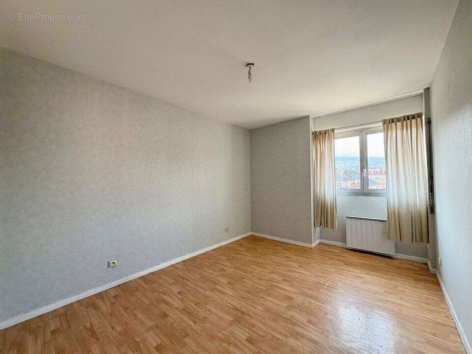 CHAMBRE 2 - Appartement à LA ROCHE-SUR-FORON