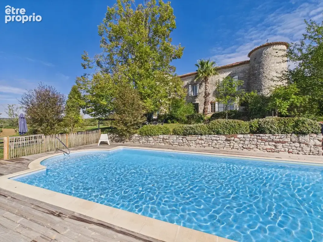Demeure historique de charme avec gîtes et piscine au cœur d’un domaine de 2 hectares - photo 2