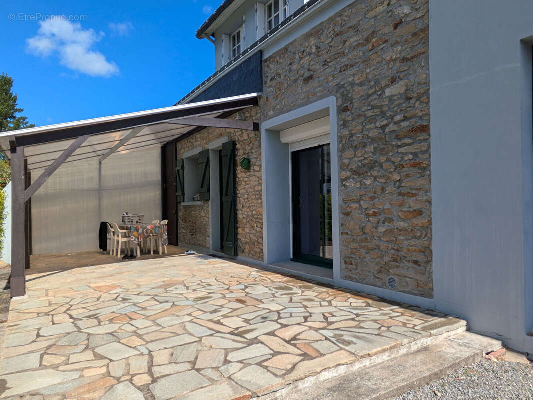 Maison à LA CHAPELLE-DES-MARAIS