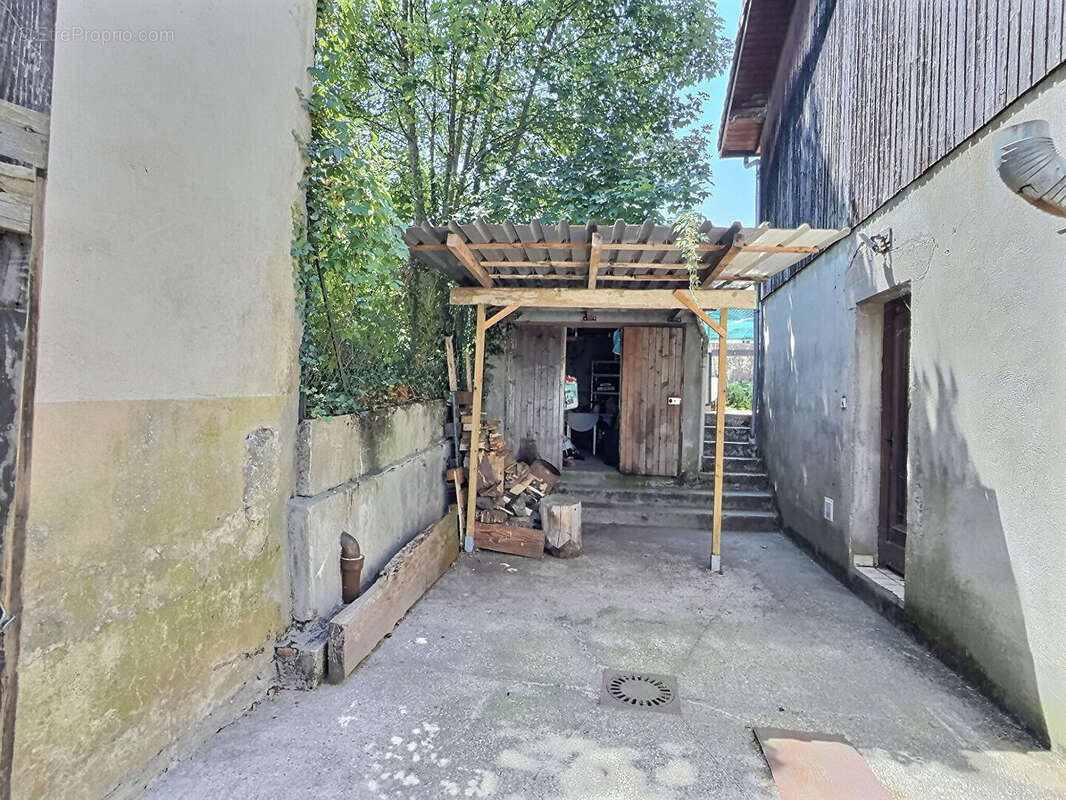 Maison à SAINT-LAURENT-DU-PONT