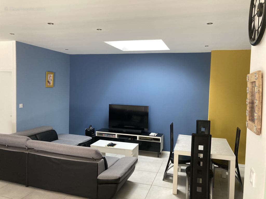Appartement à UNIEUX