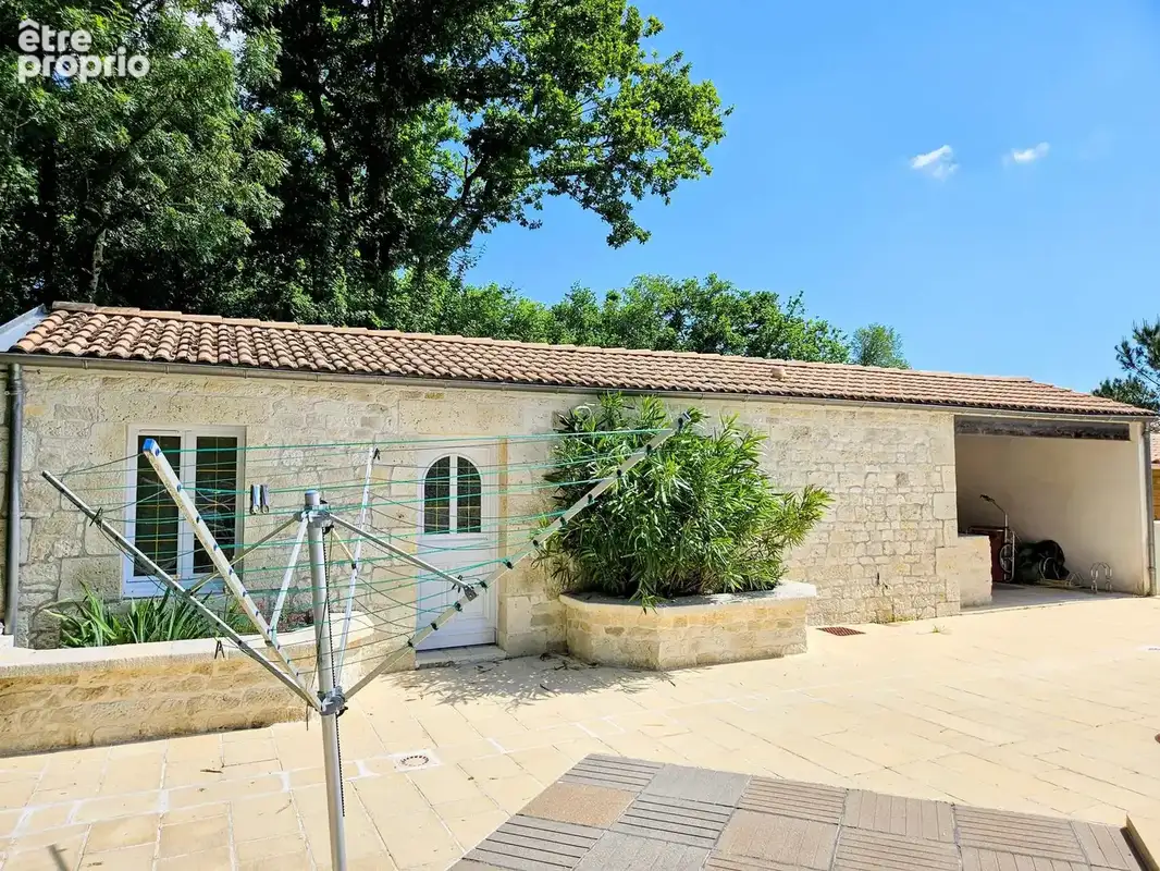 Maison de charme avec dépendance et piscine à Breuillet - photo 9