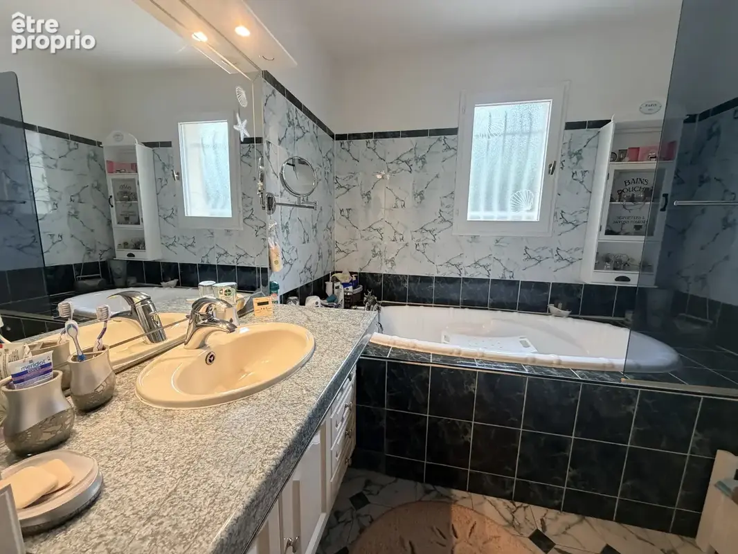 Maison familiale 121 m2 avec piscine, terrain clôturé et beaux espaces de vie - photo 9