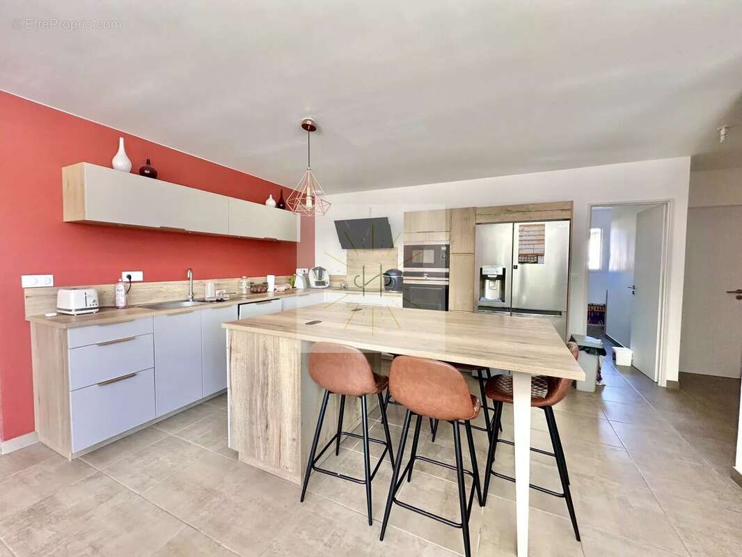 Maison à MONTELIMAR