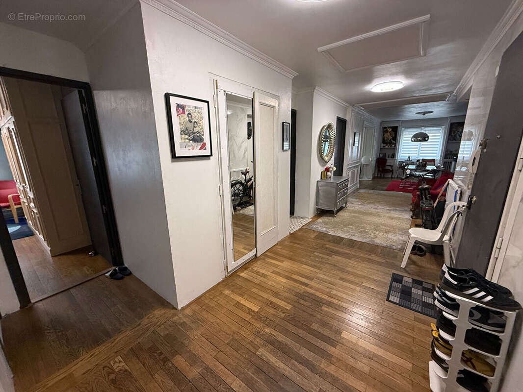 A vendre à ANNEMASSE, proximité gare CEVA, TRAM et Chablais Parc, grand T4 de 117,26 m² dans  un immeuble des années 30 - photo 4