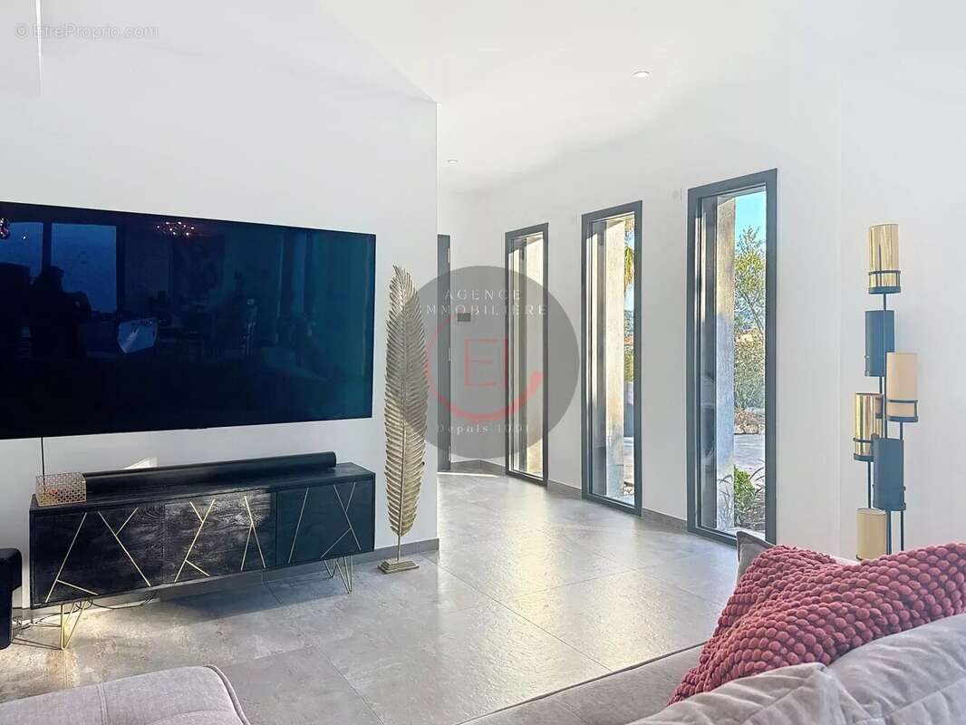 Maison à LES ADRETS-DE-L&#039;ESTEREL