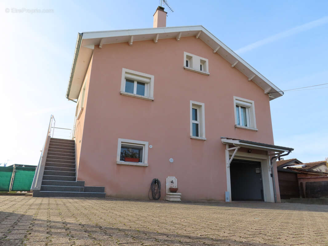 Maison à SAINT-ROMAIN-DE-JALIONAS