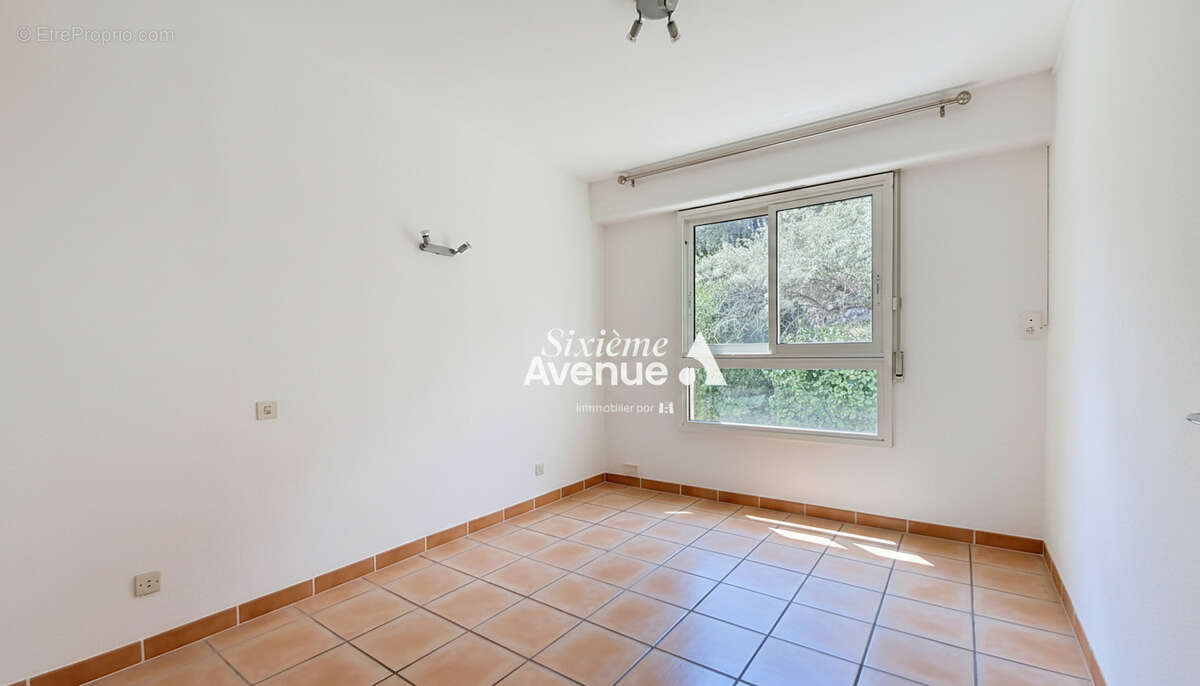 A vendre - Appartement Grasse 3/4 pièces de 78 m² - résidence sécurisée -  garage 17 m2 - photo 9