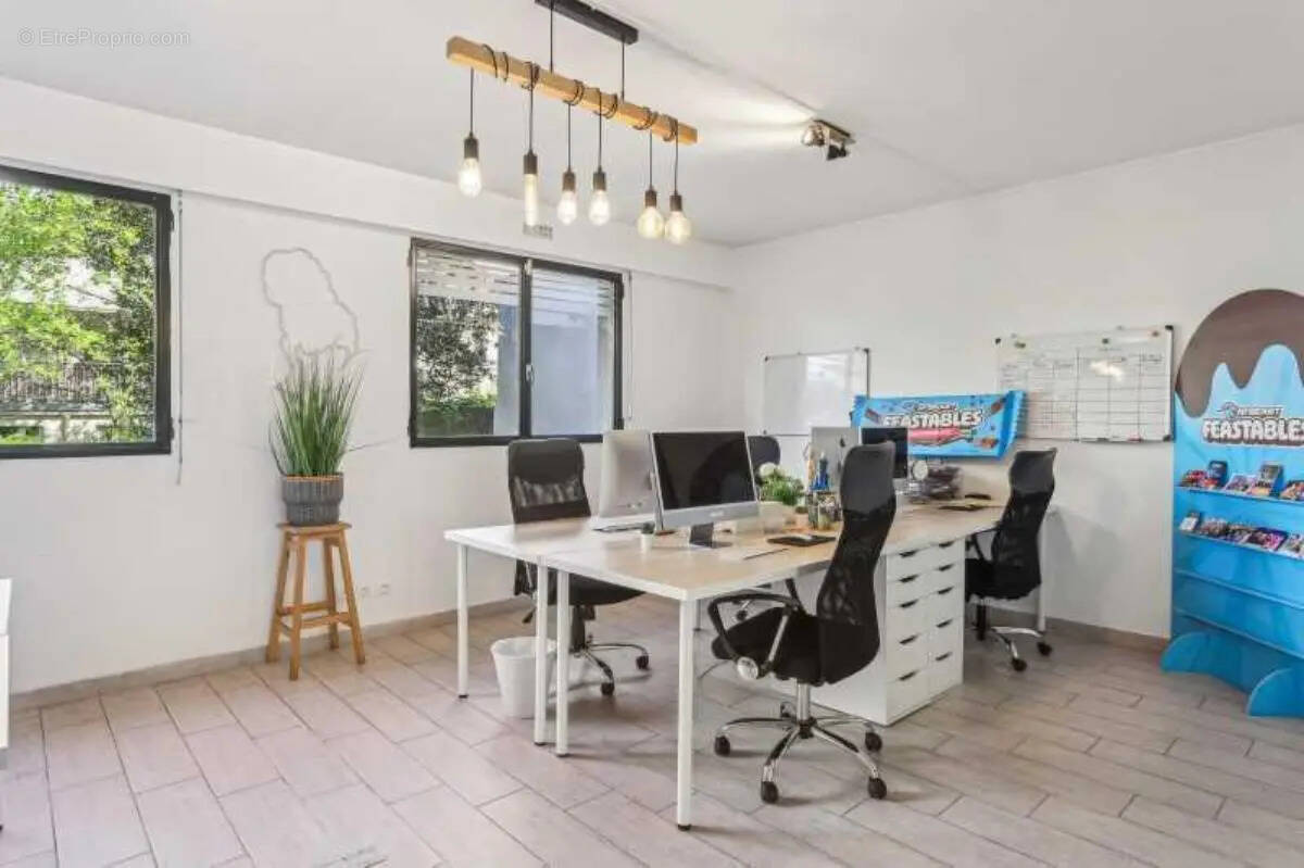 Commerce à ISSY-LES-MOULINEAUX