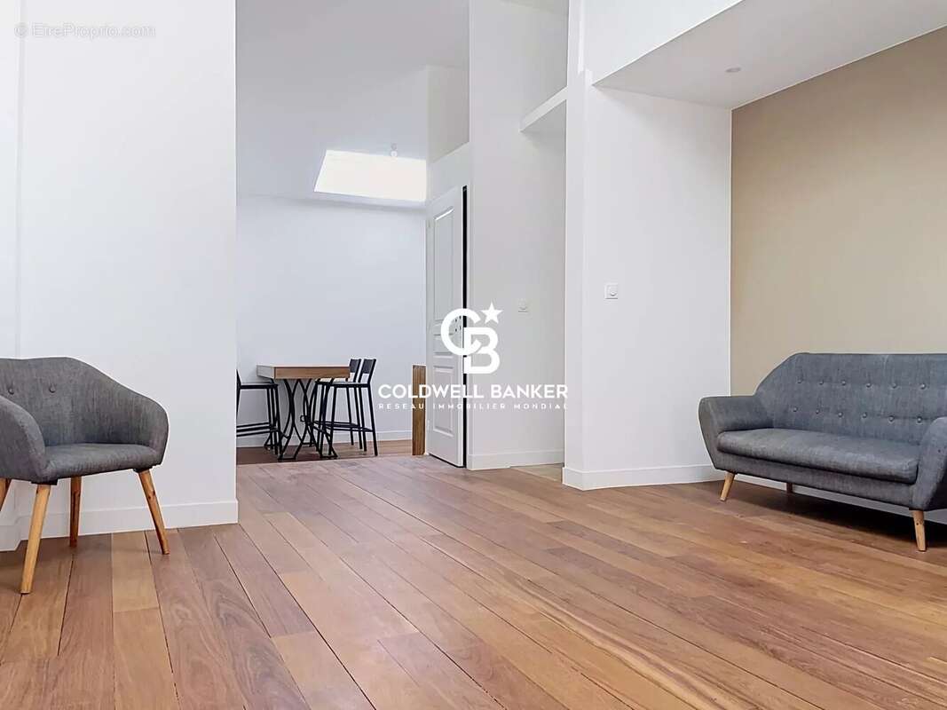 À deux pas du Vieux-Port, un appartement rénové aux volumes généreux - photo 14