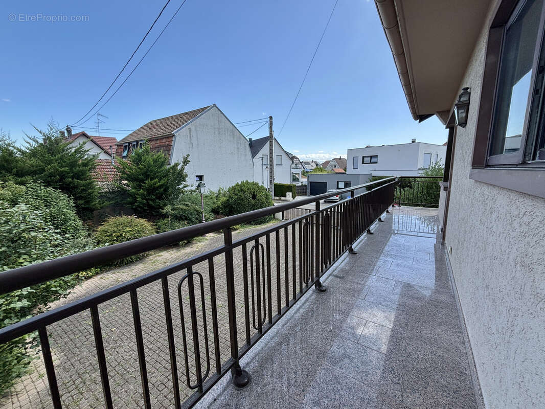 Élégante maison familiale de 220 m2 sur un magnifique terrain arboré de 15 ares - photo 23