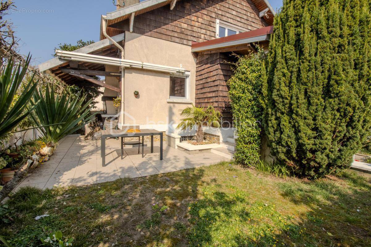 Maison à VIRY-CHATILLON