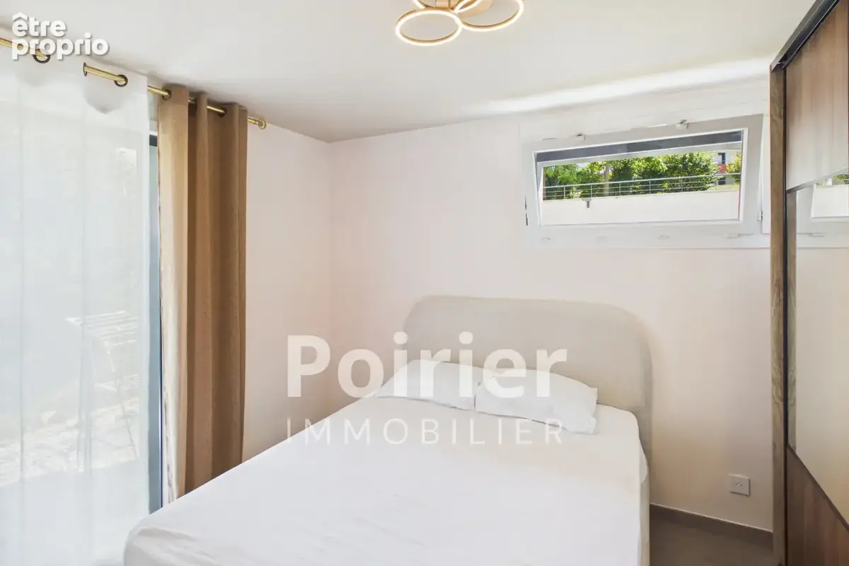 Appartement rénové de type 3 à EVIAN avec jardin vue lac et stationnements - photo 5