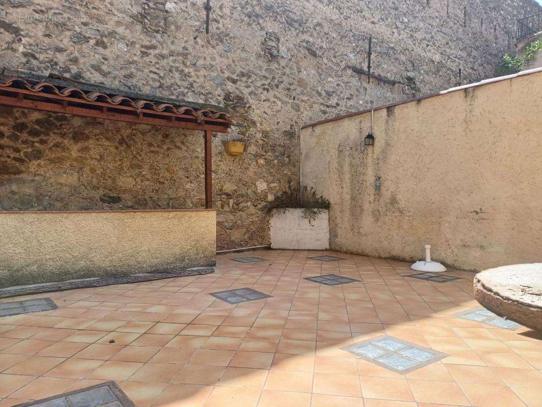 Commerce à VILLEFRANCHE-DE-CONFLENT